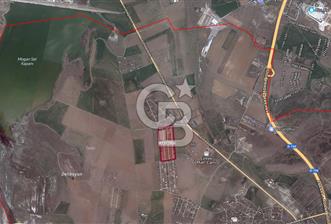 YAĞLIPINAR ' da 500 M2 ELEKTRİK-SU-TEL ÖRGÜ- SATILIK ARAZİ