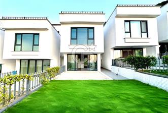 Karacabey Kurşunlu'da Deniz Manzaralı Müstakil Villa