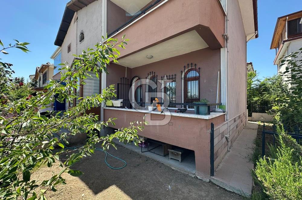 Batıkent Uğur Mumcu Mahallesi’nde Sitede 3 Katlı 4+1 Müstakil Ev – Masrafsız – Taşınmaya Hazır
