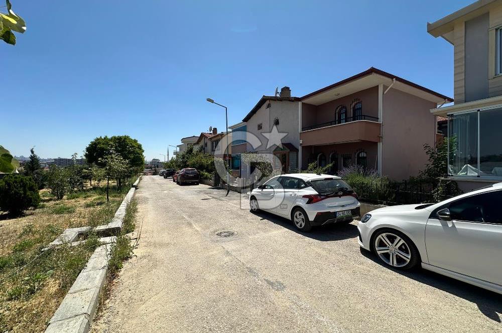 Batıkent Uğur Mumcu Mahallesi’nde Sitede 3 Katlı 4+1 Müstakil Ev – Masrafsız – Taşınmaya Hazır
