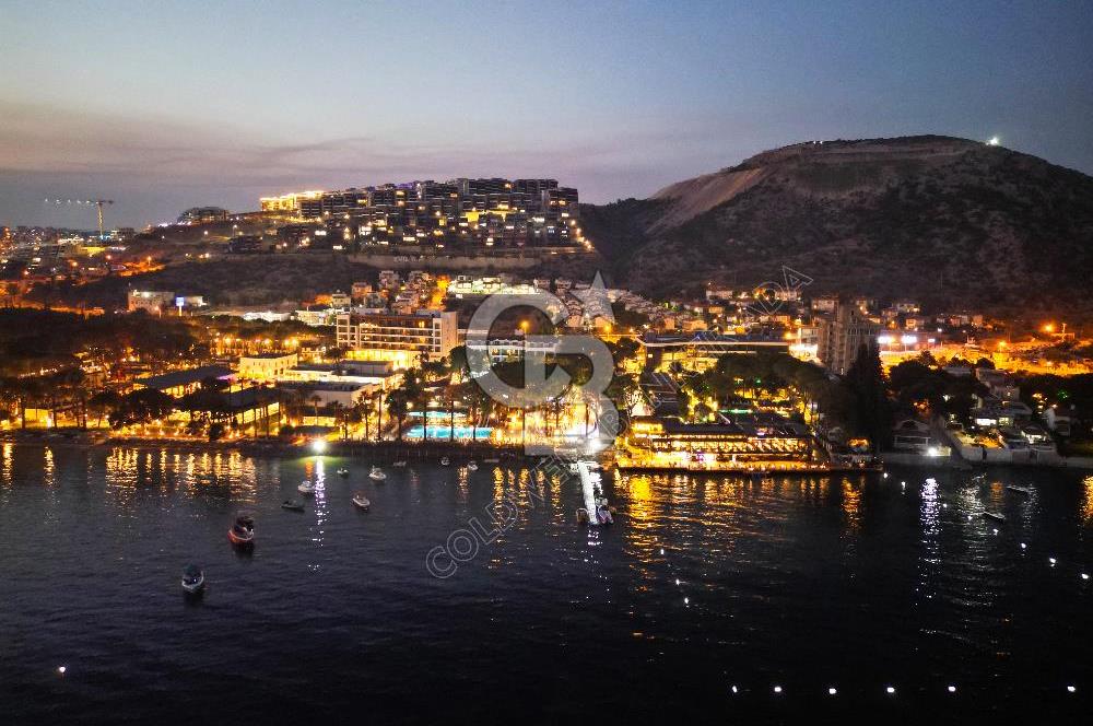 Kuşadası Merkezde Deniz Manzaralı Akılı  Ev Sistemli 4+1 Lüks Villa