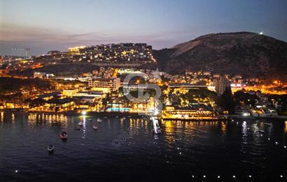 Kuşadası Merkezde Deniz Manzaralı Akılı  Ev Sistemli 4+1 Lüks Villa