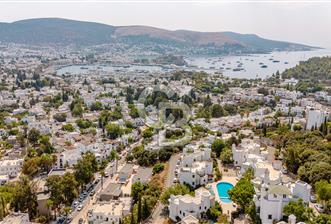 Bodrum Merkez'de, Marina'ya Yürüme Mesafesi'nde Satılık 6+2 Villa