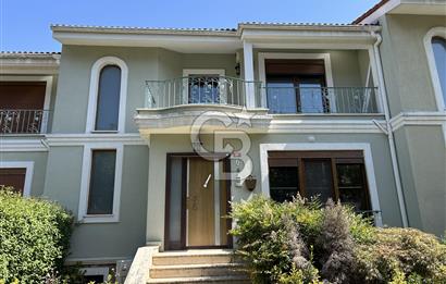Bahçeşehir Banu Evlerinde Satılık 4,5+2 İnci Tipi Villa