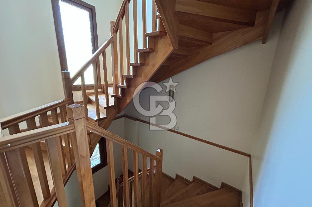Bahçeşehir Banu Evlerinde Satılık 4,5+2 İnci Tipi Villa