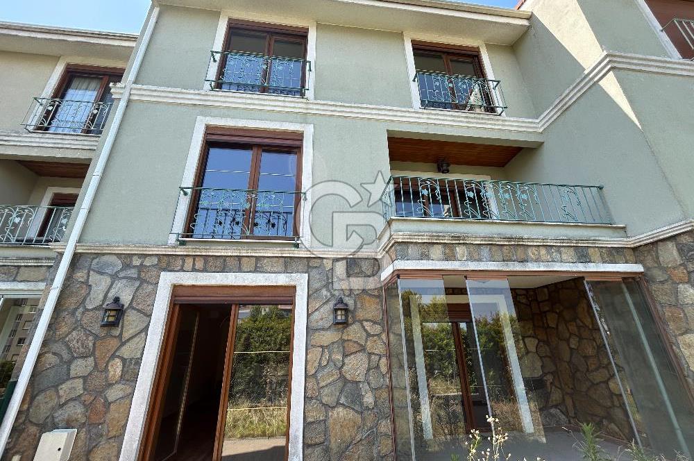 Bahçeşehir Banu Evlerinde Satılık 4,5+2 İnci Tipi Villa