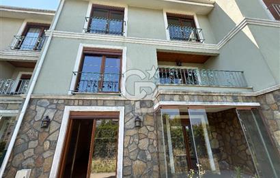 Bahçeşehir Banu Evlerinde Satılık 4,5+2 İnci Tipi Villa