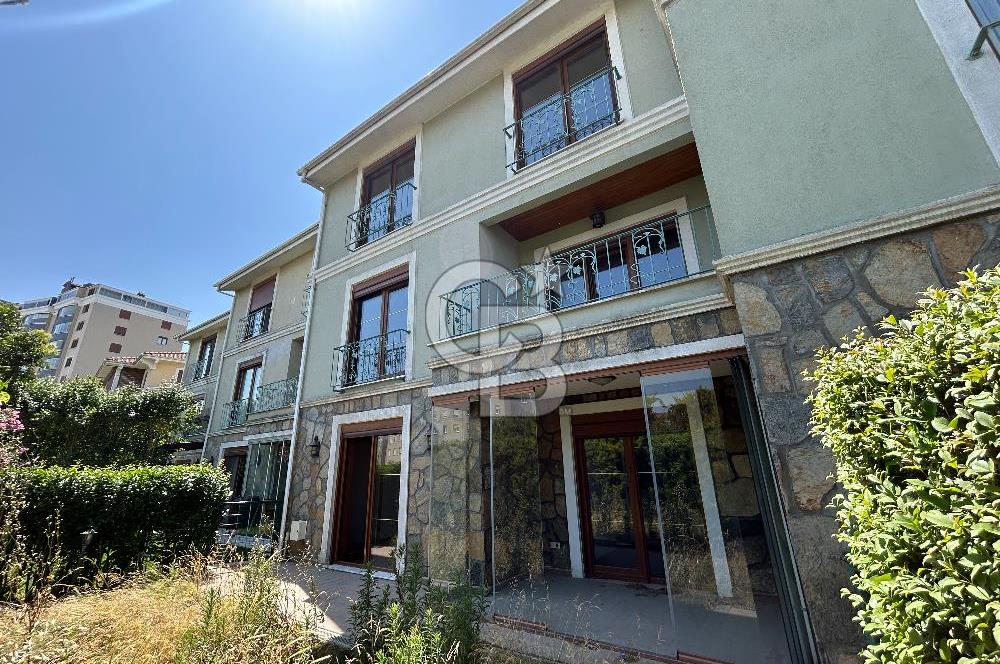Bahçeşehir Banu Evlerinde Satılık 4,5+2 İnci Tipi Villa
