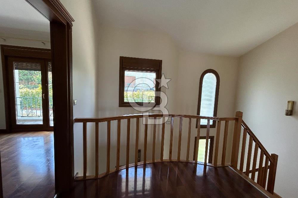 Bahçeşehir Banu Evlerinde Satılık 4,5+2 İnci Tipi Villa