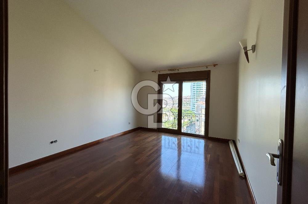Bahçeşehir Banu Evlerinde Satılık 4,5+2 İnci Tipi Villa