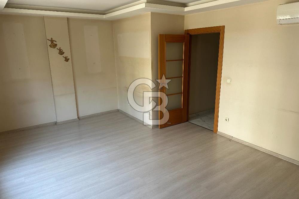 Cumhuriyet Caddesi'nde Yeşilliğe Bakan 3+1 
