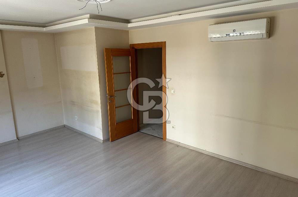 Cumhuriyet Caddesi'nde Yeşilliğe Bakan 3+1 