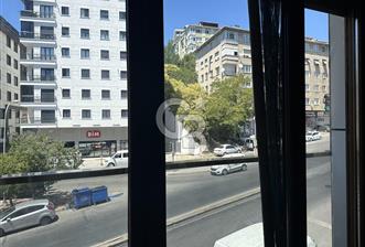 Cumhuriyet Caddesi'nde Yeşilliğe Bakan 3+1 