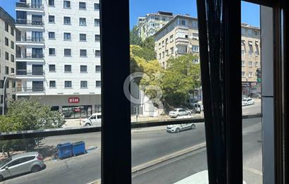 Cumhuriyet Caddesi'nde Yeşilliğe Bakan 3+1 
