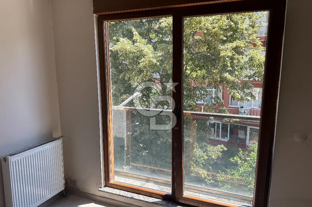 Cumhuriyet Caddesi'nde Yeşilliğe Bakan 3+1 