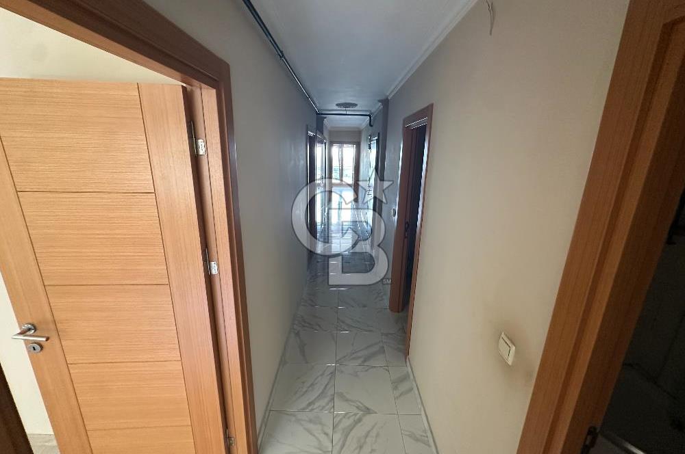 Cumhuriyet Caddesi'nde Yeşilliğe Bakan 3+1 