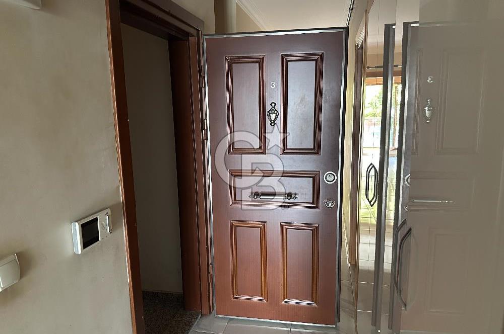 Cumhuriyet Caddesi'nde Yeşilliğe Bakan 3+1 