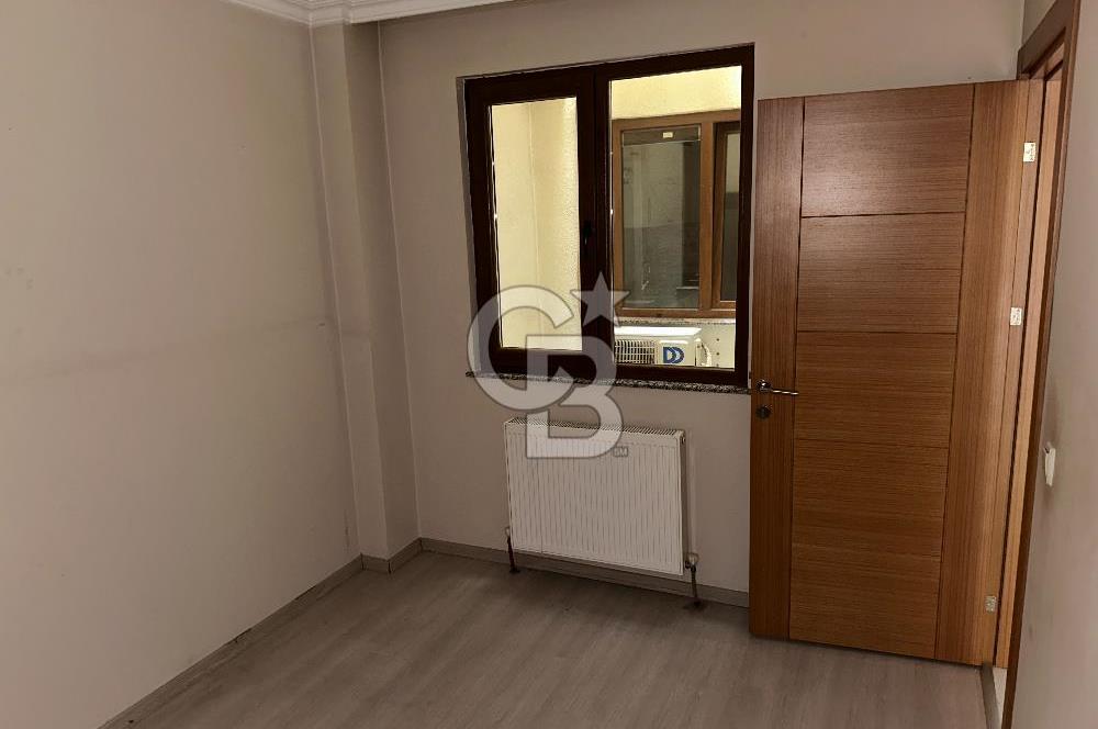 Cumhuriyet Caddesi'nde Yeşilliğe Bakan 3+1 