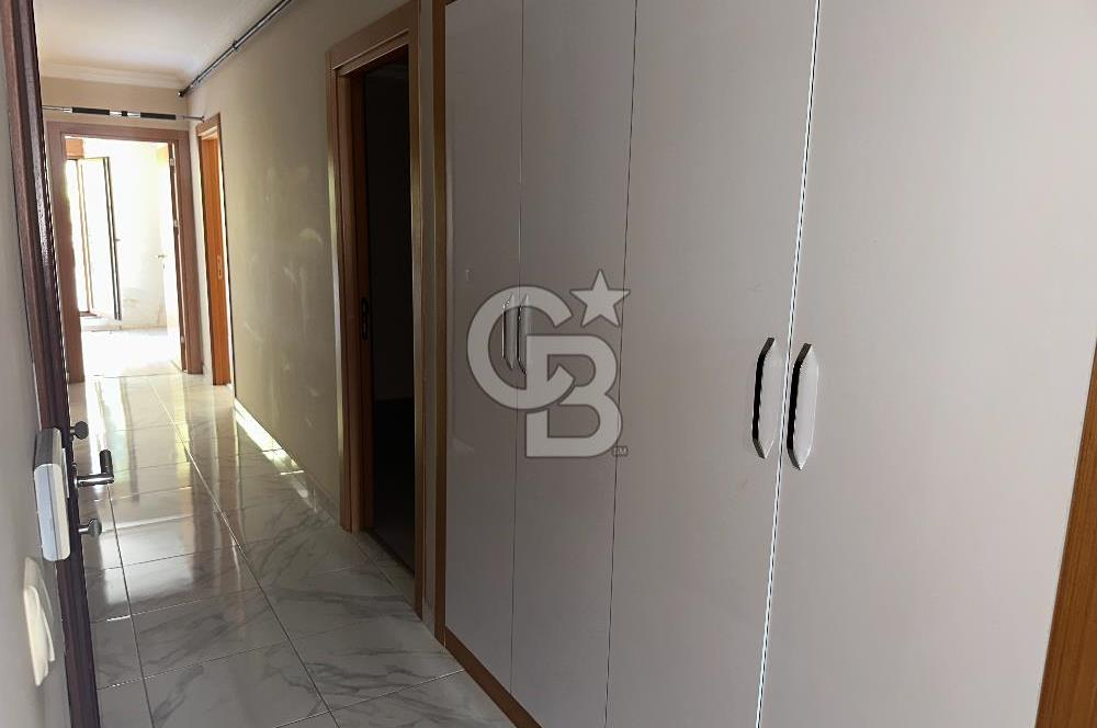 Cumhuriyet Caddesi'nde Yeşilliğe Bakan 3+1 