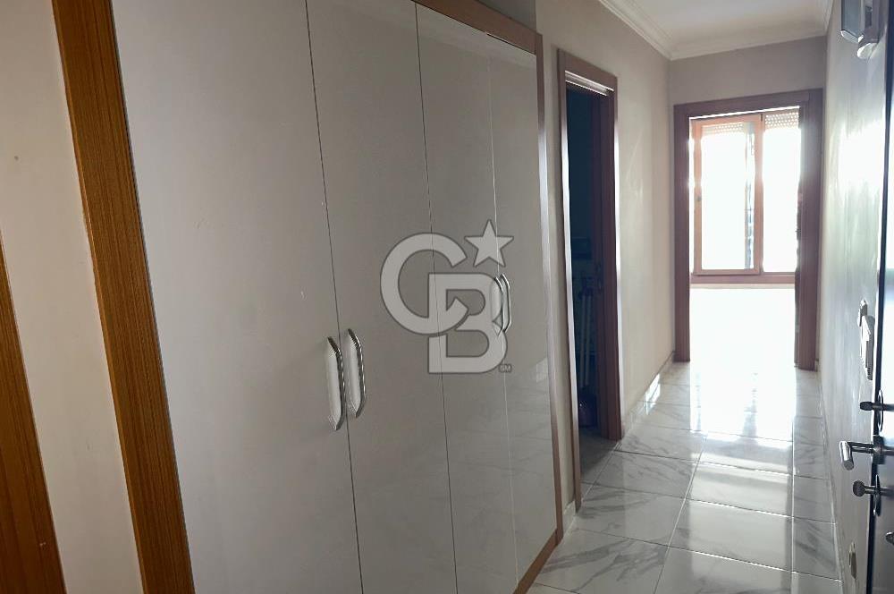 Cumhuriyet Caddesi'nde Yeşilliğe Bakan 3+1 