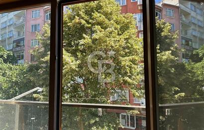 Cumhuriyet Caddesi'nde Yeşilliğe Bakan 3+1 