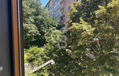 Cumhuriyet Caddesi'nde Yeşilliğe Bakan 3+1 