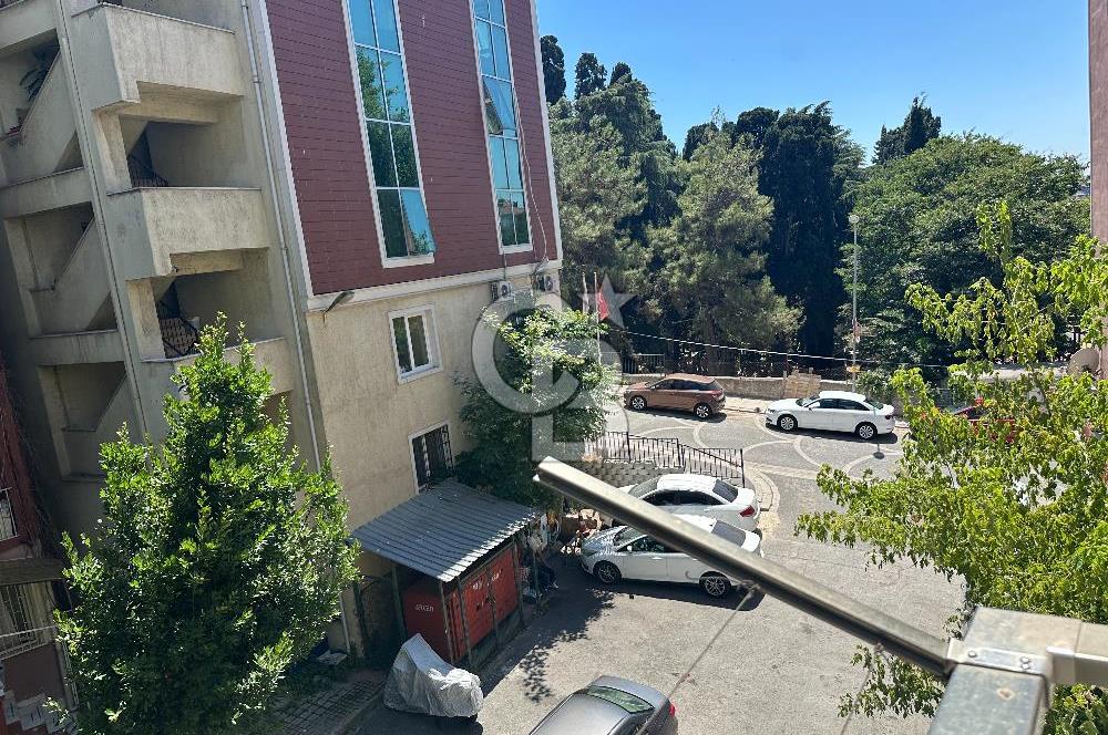 Cumhuriyet Caddesi'nde Yeşilliğe Bakan 3+1 