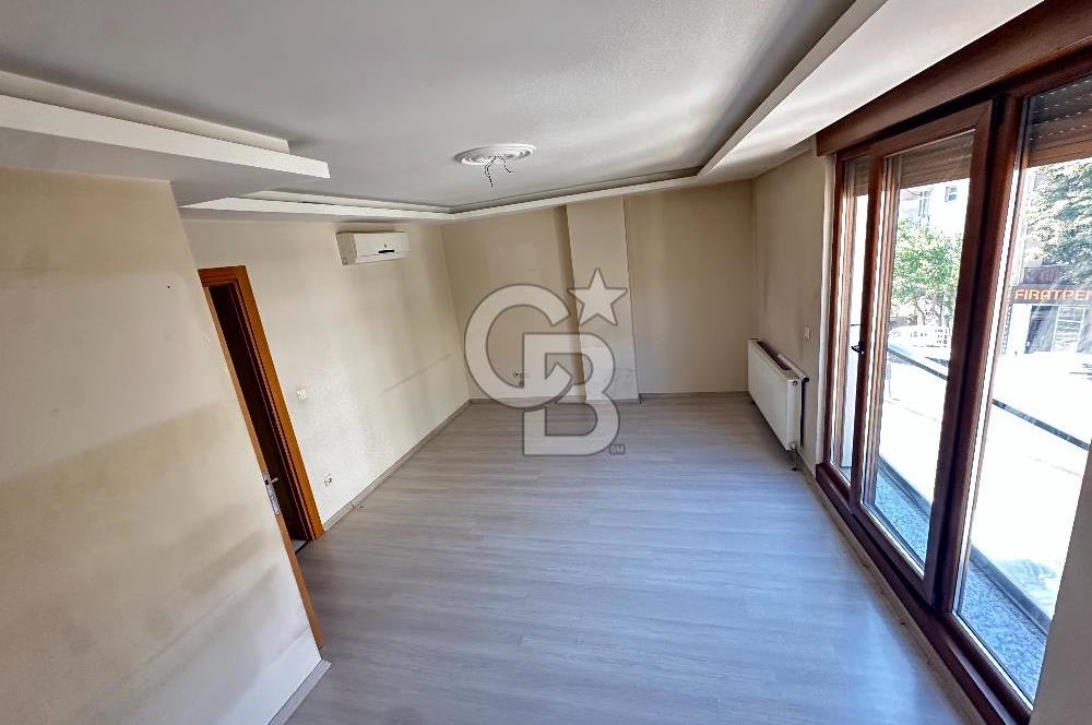 Cumhuriyet Caddesi'nde Yeşilliğe Bakan 3+1 