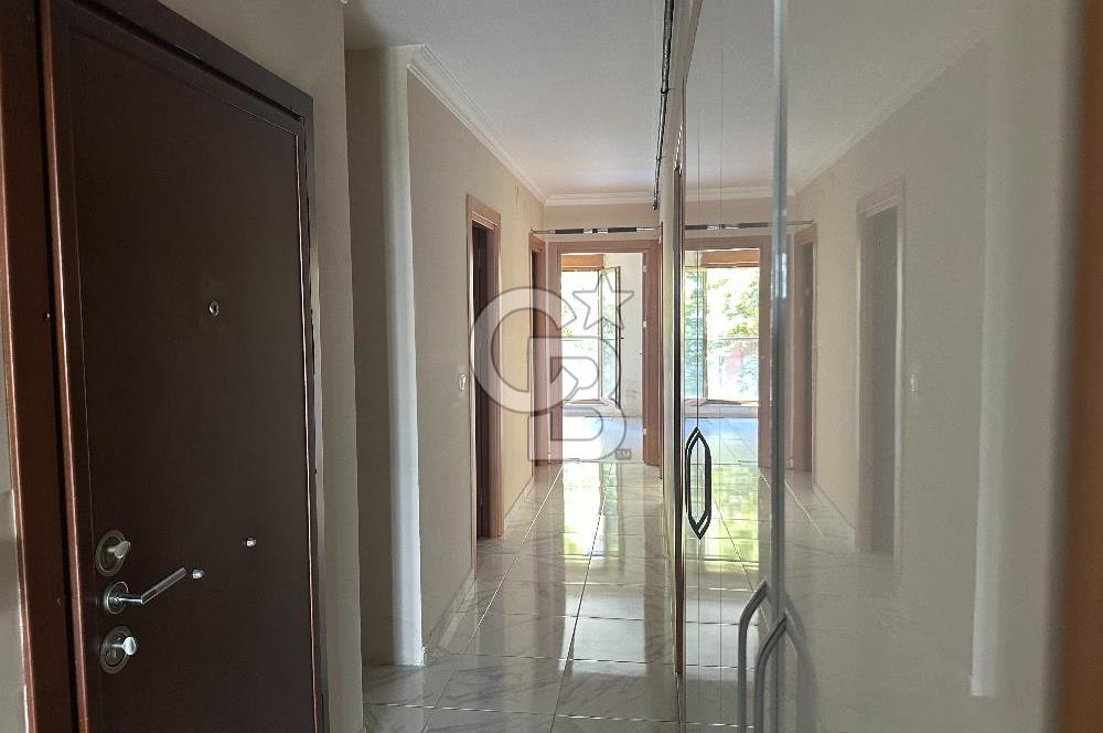 Cumhuriyet Caddesi'nde Yeşilliğe Bakan 3+1 