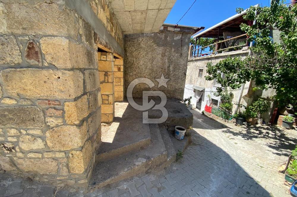 ÇANAKKALE AYVACIK SAZLI KÖY MERKEZİNDE MANZARALI SATILIK TAŞ EV