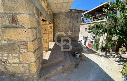 ÇANAKKALE AYVACIK SAZLI KÖY MERKEZİNDE MANZARALI SATILIK TAŞ EV
