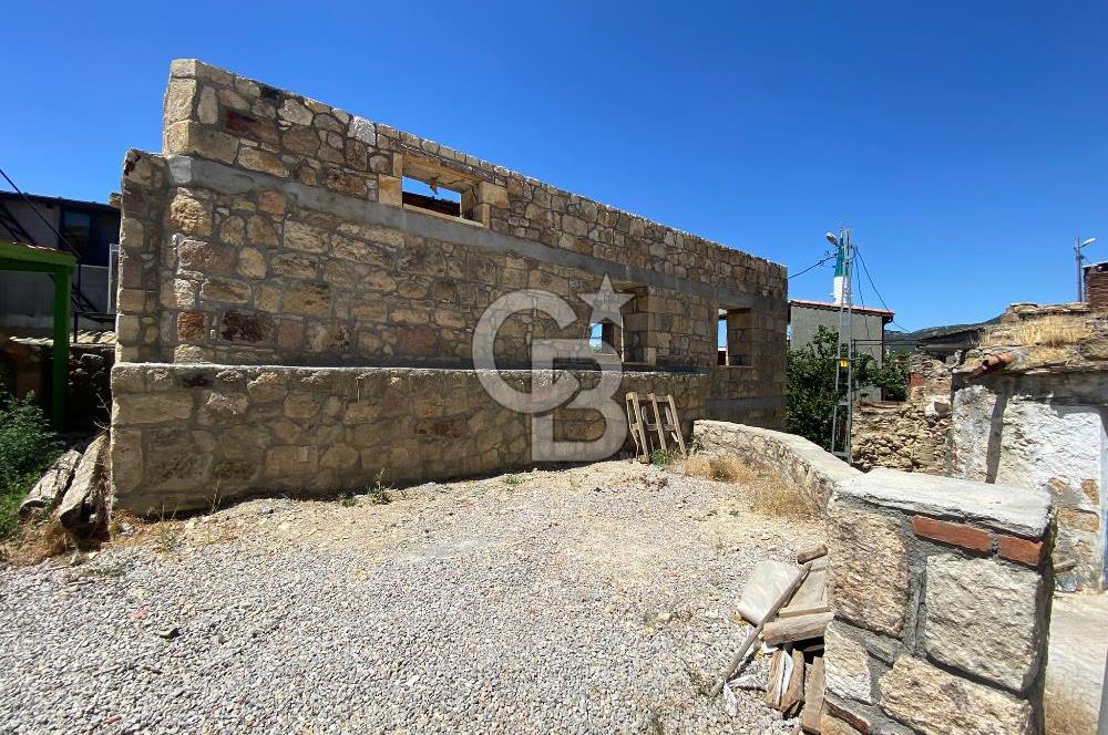 ÇANAKKALE AYVACIK SAZLI KÖY MERKEZİNDE MANZARALI SATILIK TAŞ EV