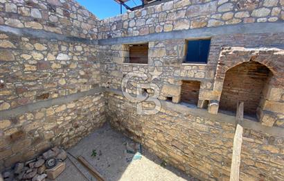 ÇANAKKALE AYVACIK SAZLI KÖY MERKEZİNDE MANZARALI SATILIK TAŞ EV