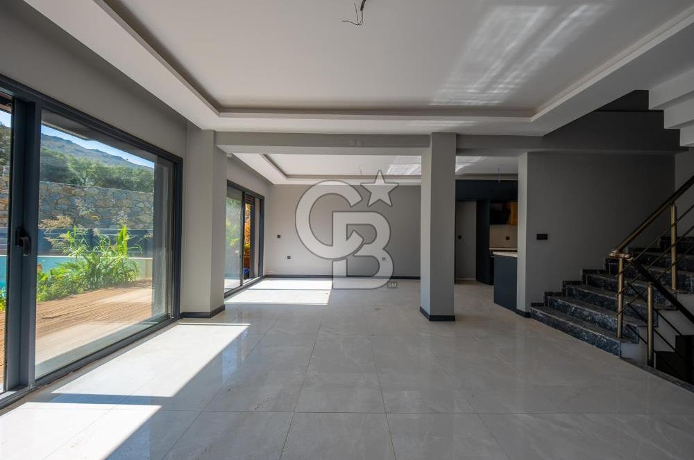 GÜZELBAHÇE YELKİ'DE SATILIK VİLLA