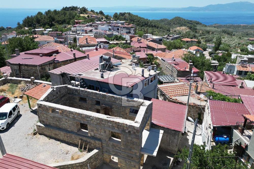 ÇANAKKALE AYVACIK SAZLI KÖY MERKEZİNDE MANZARALI SATILIK TAŞ EV