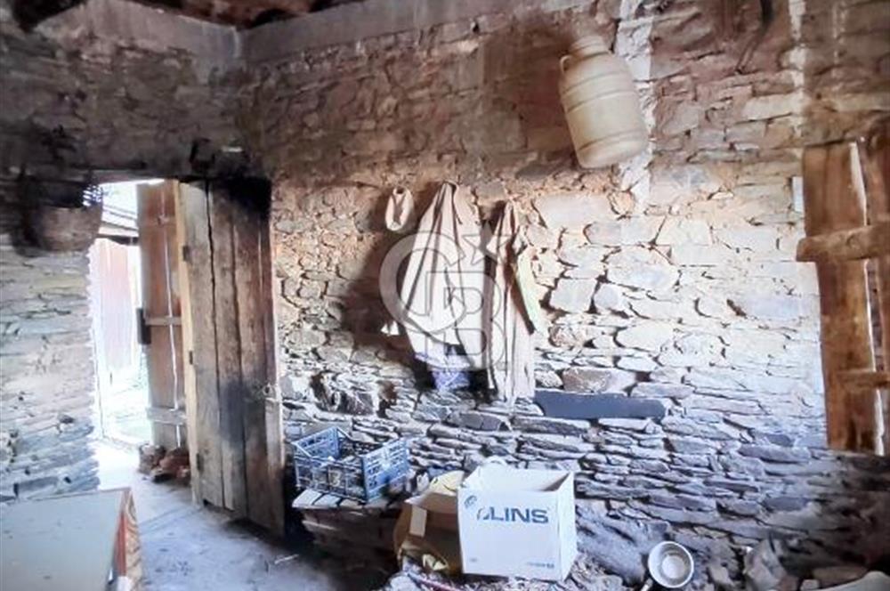 ALİ OVACIKLI'DAN HİSARLIK KÖYÜNDE İKİ KATLI TAŞ EV
