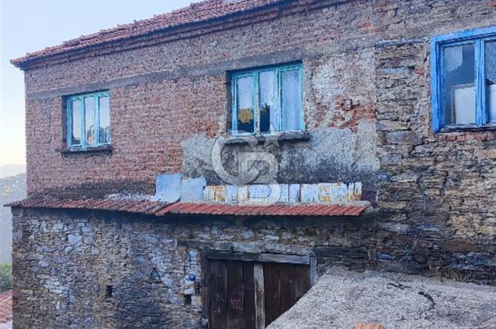 ALİ OVACIKLI'DAN HİSARLIK KÖYÜNDE İKİ KATLI TAŞ EV