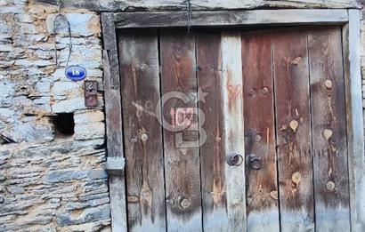 ALİ OVACIKLI'DAN HİSARLIK KÖYÜNDE İKİ KATLI TAŞ EV