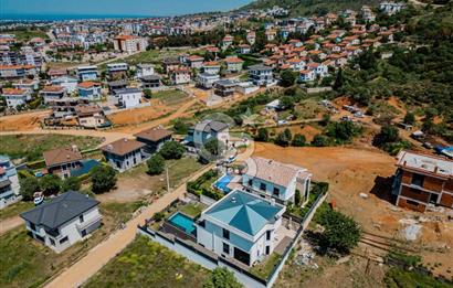 GÜZELBAHÇE, YELKİ'DE ÖZEL HAVUZLU GENİŞ BAHÇEYE SAHİP 5+1 MÜSTAKİL VİLLA 