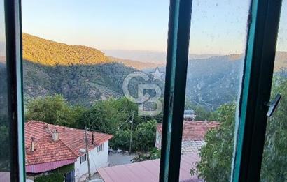 ALİ OVACIKLI'DAN HİSARLIK KÖYÜNDE İKİ KATLI TAŞ EV