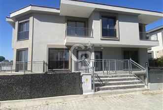 Seferihisar Tepecikte Satılık Tripleks Villa