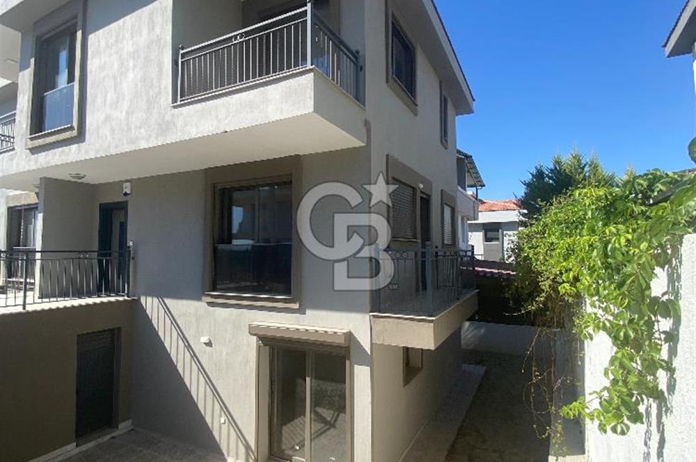 Seferihisar Tepecikte Satılık Tripleks Villa