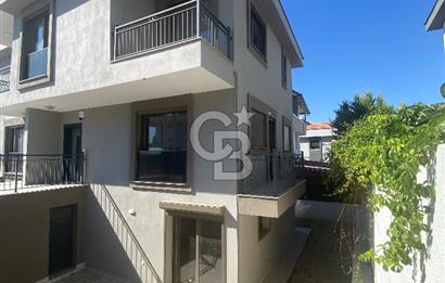 Seferihisar Tepecikte Satılık Tripleks Villa