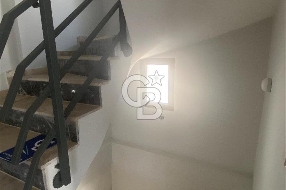 Seferihisar Tepecikte Satılık Tripleks Villa