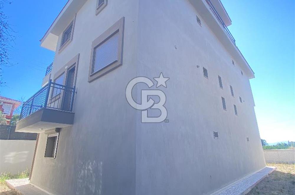 Seferihisar Tepecikte Satılık Tripleks Villa
