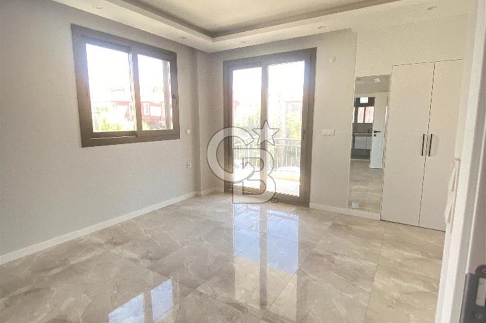 Seferihisar Tepecikte Satılık Tripleks Villa