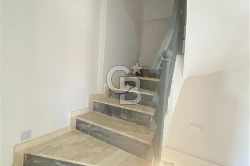 Seferihisar Tepecikte Satılık Tripleks Villa