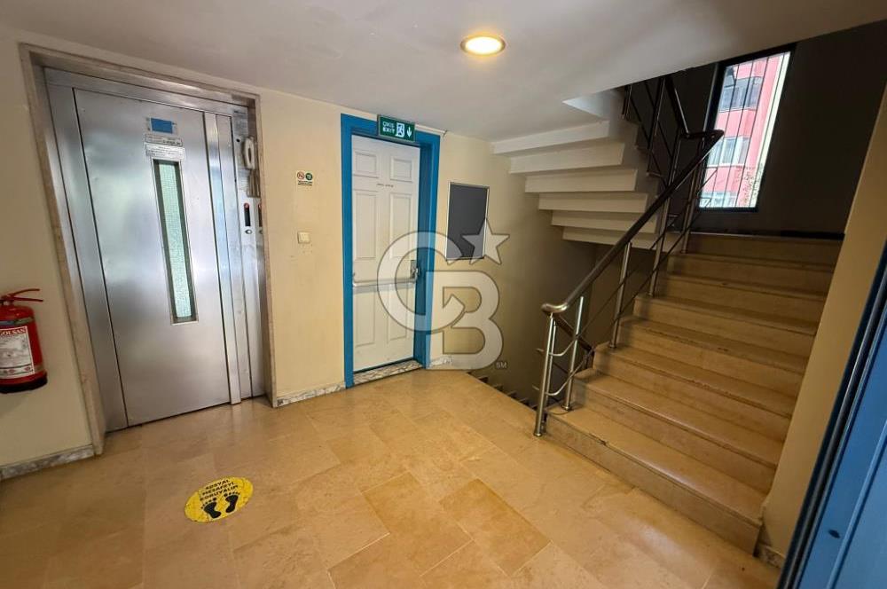 KADIKÖY KOZYATAĞI İNÖNÜ CADDESİ PRESTİJLİ BİNA SATILIK OFİS KATI
