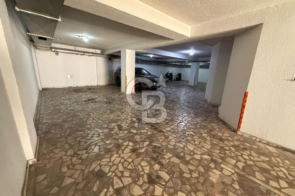 KADIKÖY KOZYATAĞI İNÖNÜ CADDESİ PRESTİJLİ BİNA SATILIK OFİS KATI