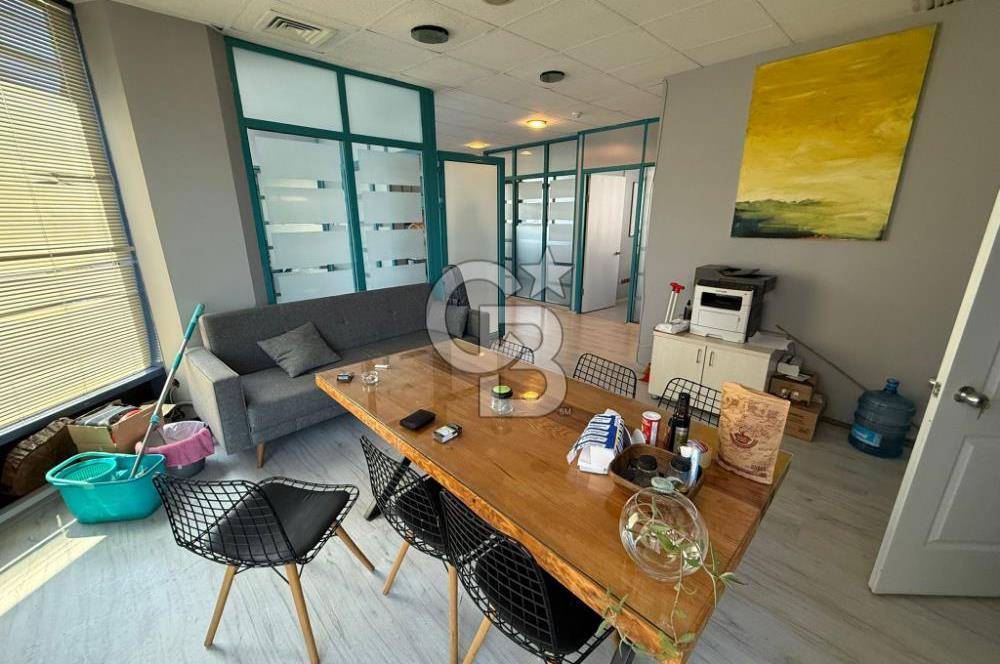 KADIKÖY KOZYATAĞI İNÖNÜ CADDESİ PRESTİJLİ BİNA SATILIK OFİS KATI